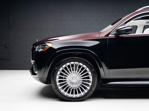 Used 2024 Mercedes-Benz Maybach GLS 600 4MATIC image 18