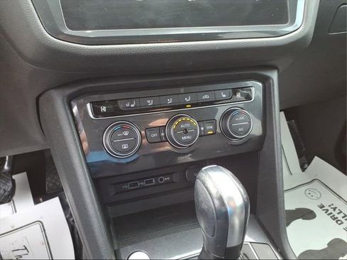 Used 2020 Volkswagen Tiguan SEL image 19