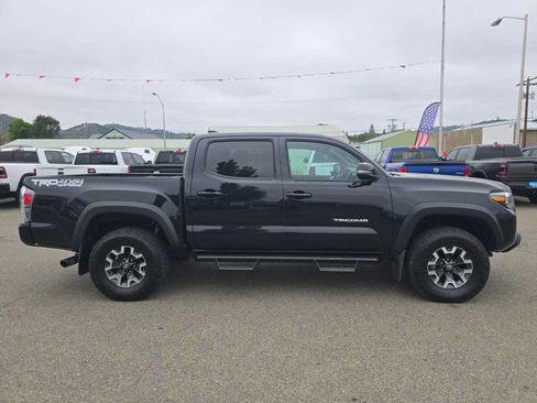 Used 2021 Toyota Tacoma TRD Off-Road w/ TRD Premium Off Road Package AWD/4WD image 6