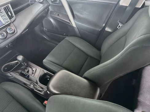 Used 2018 Toyota RAV4 LE FWD image 26