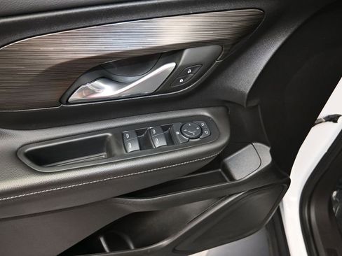 Used 2024 GMC Terrain SLE FWD image 11