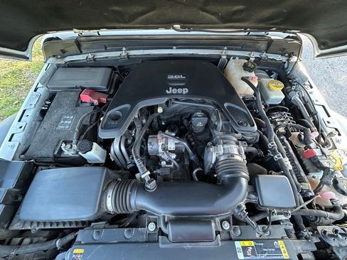 Used 2021 Jeep Wrangler Sport AWD/4WD image 12