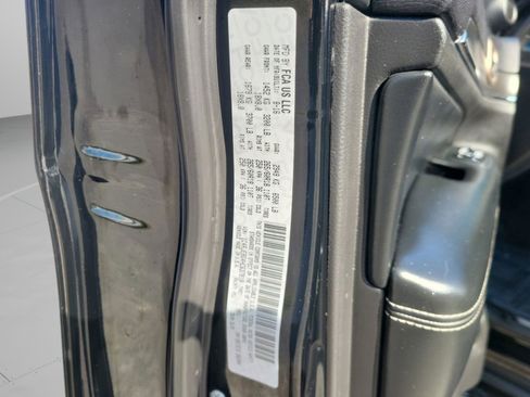 Used 2017 Jeep Grand Cherokee Limited w/ Luxury Group II image 35