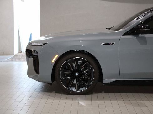 New 2026 BMW i7 M70 w/ Executive Package image 4
