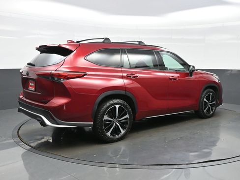 Used 2022 Toyota Highlander XSE AWD/4WD image 6