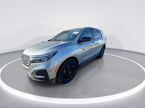 Used 2024 Chevrolet Equinox LS w/ LS Convenience Package image 4