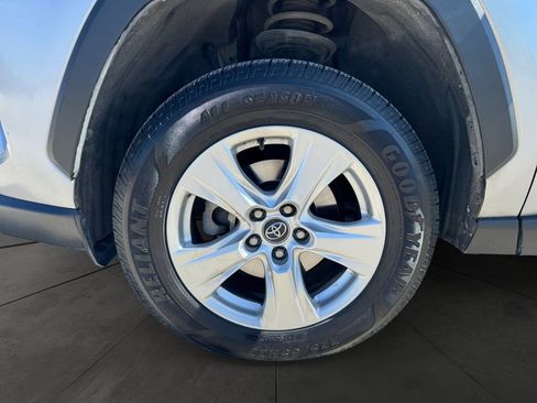 Used 2021 Toyota RAV4 XLE FWD image 14