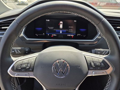 Used 2023 Volkswagen Tiguan SE image 46