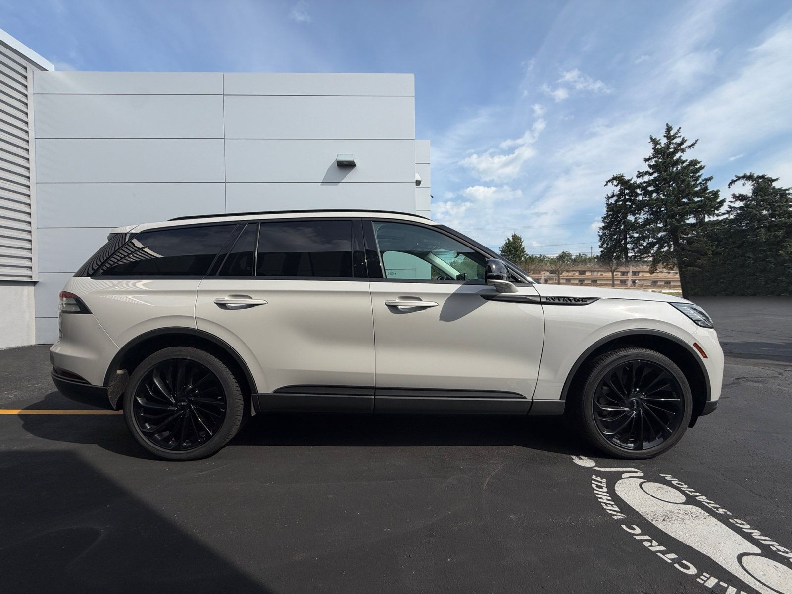 Used 2025 Lincoln Aviator Reserve w/ Equipment Group 201A AWD/4WD image 9