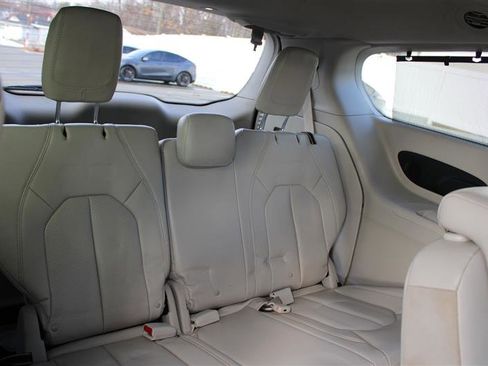 Used 2018 Chrysler Pacifica Touring-L Plus w/ Advanced Safetytec Group image 15