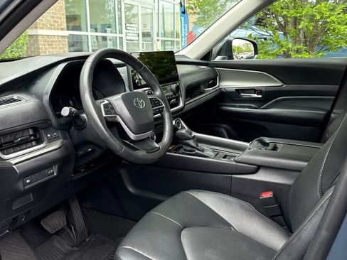 Used 2024 Toyota Grand Highlander AWD image 5