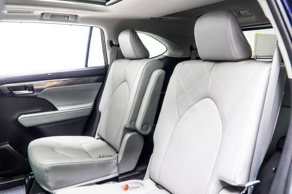 Used 2023 Toyota Highlander Platinum FWD image 42