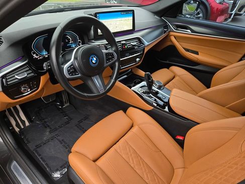 Used 2023 BMW 530e w/ M Sport Package RWD image 11
