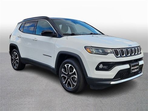 Used 2023 Jeep Compass Limited image 3
