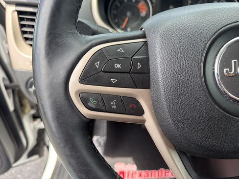 Used 2017 Jeep Cherokee Sport AWD/4WD image 18