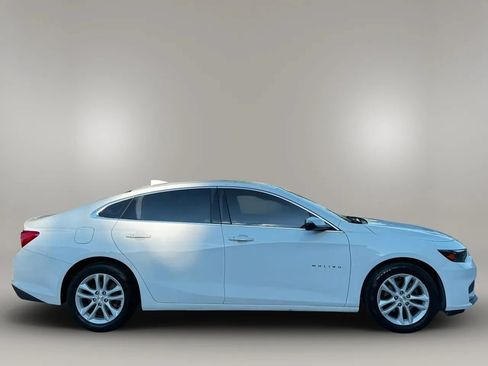 Used 2017 Chevrolet Malibu LT FWD image 4