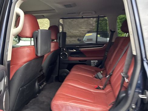 Used 2019 Lexus LX 570 4WD w/ Luxury Package image 13