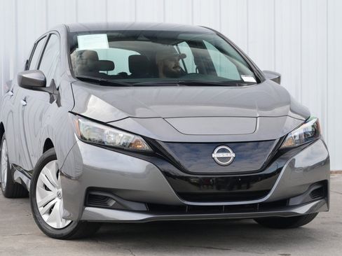 Used 2025 Nissan Leaf S image 2