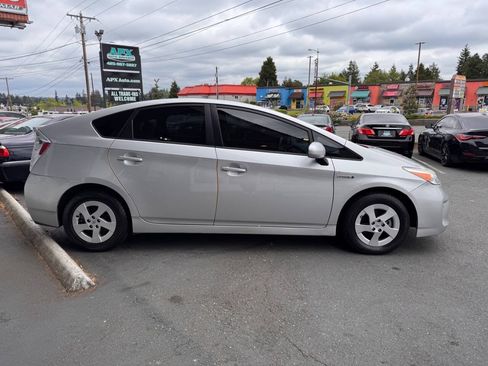 Used 2012 Toyota Prius Two FWD image 6