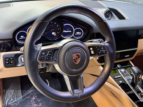 Used 2019 Porsche Cayenne AWD/4WD image 4