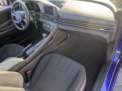 Certified 2023 Hyundai Elantra SE image 23