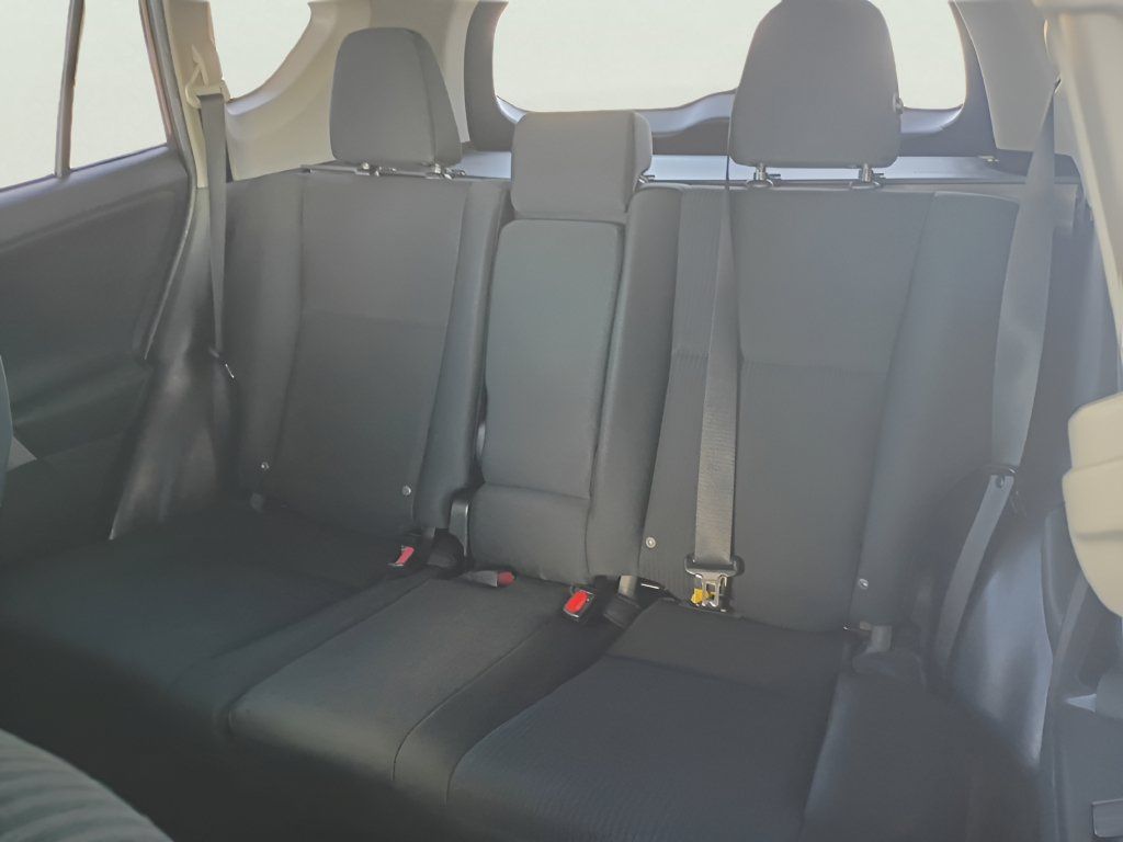 Used 2018 Toyota RAV4 LE FWD image 21