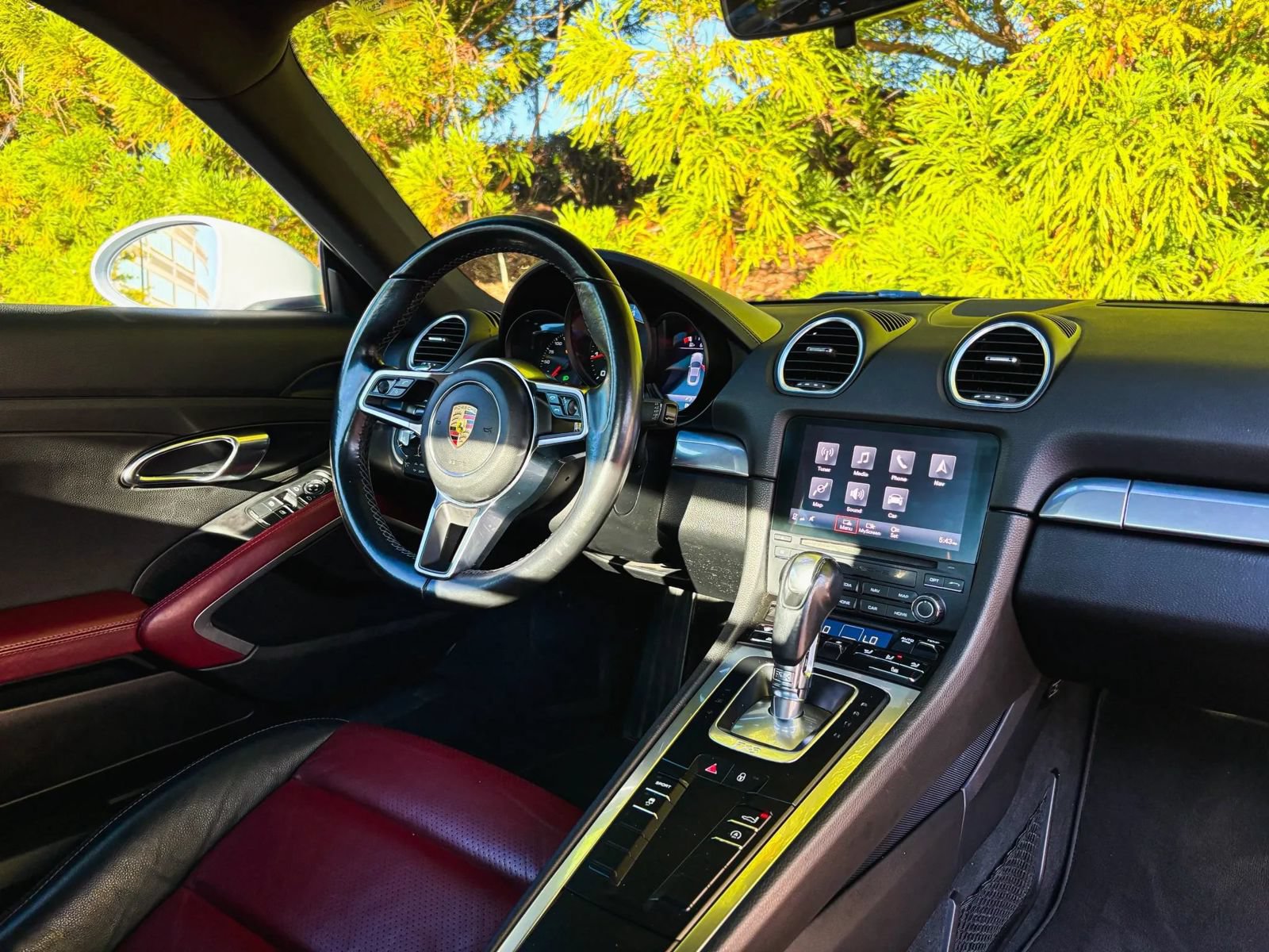 Used 2018 Porsche 718 Cayman RWD image 22