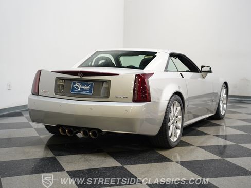 Used 2006 Cadillac XLR V image 11