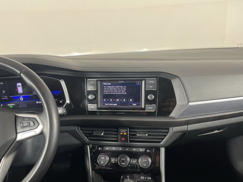 Certified 2023 Volkswagen Jetta SE w/ Panoramic Sunroof Package image 14