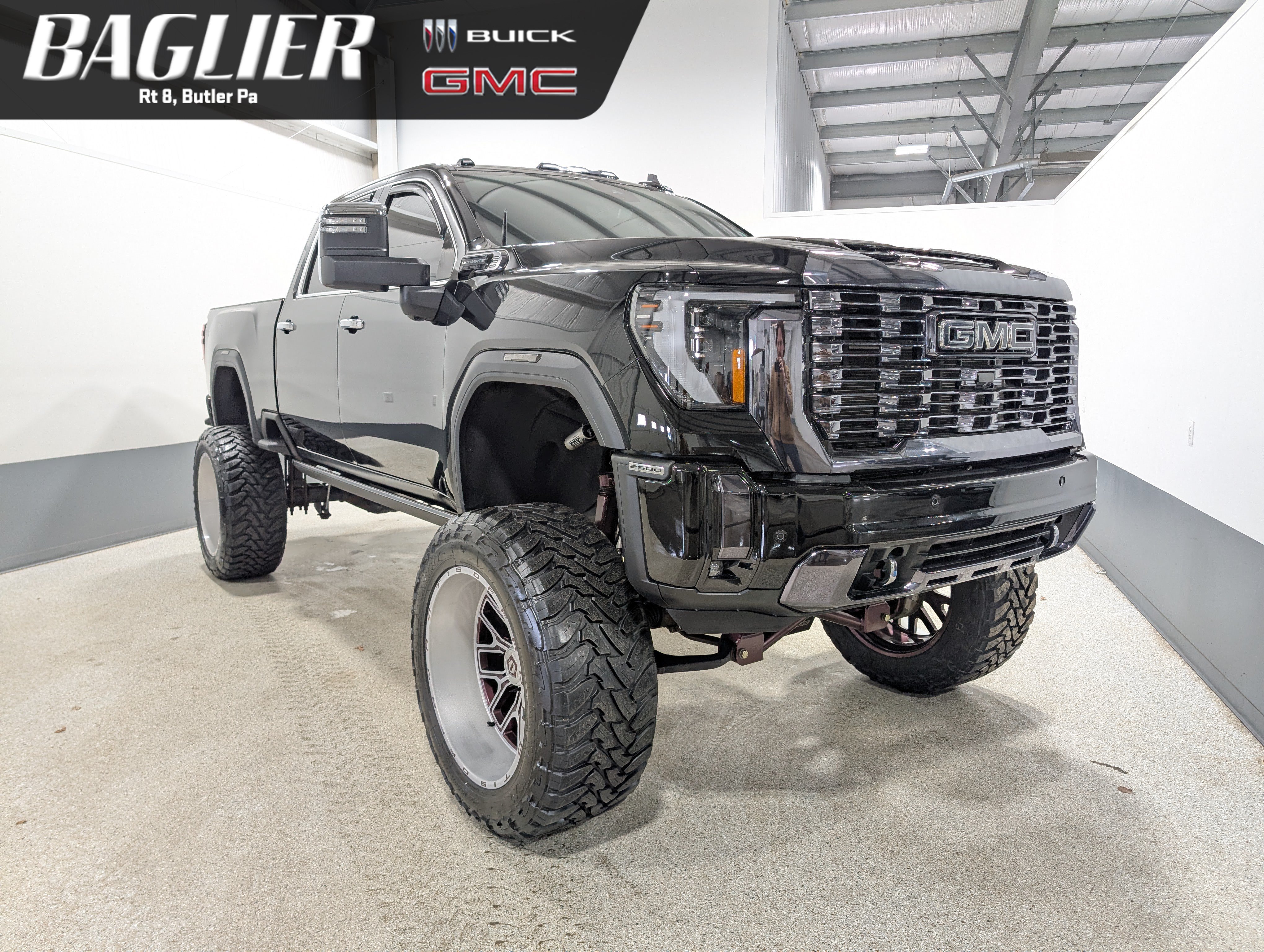Used 2024 GMC Sierra 2500 Denali Ultimate AWD/4WD image 1