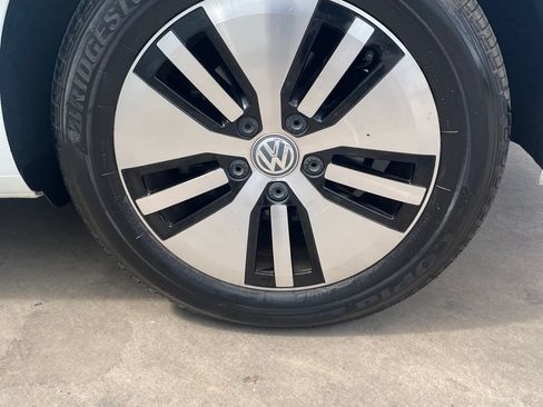 Used 2016 Volkswagen e-Golf SE FWD image 23