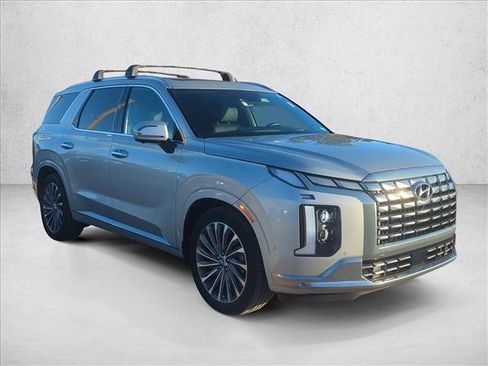 Used 2024 Hyundai Palisade Calligraphy image 3