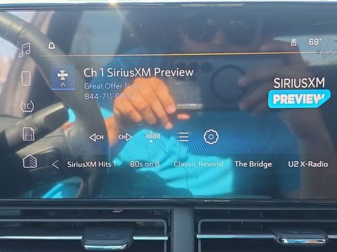 Used 2025 Chevrolet Trax RS w/ Sunroof Package image 13