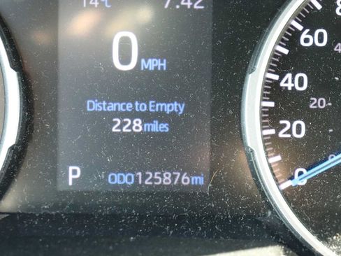 Used 2020 Toyota RAV4 XLE AWD/4WD image 11