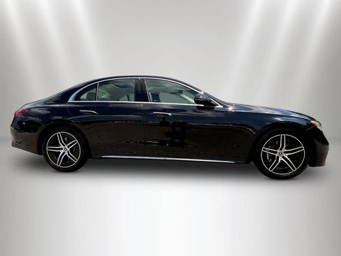 Used 2025 Mercedes-Benz E 450 4MATIC Sedan w/ Winter Package image 4