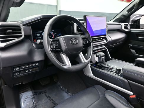 Used 2025 Toyota Sequoia Platinum image 14