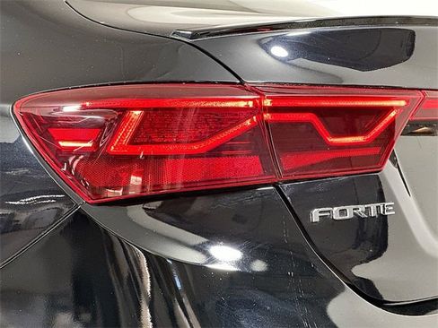 Used 2020 Kia Forte GT-Line image 31