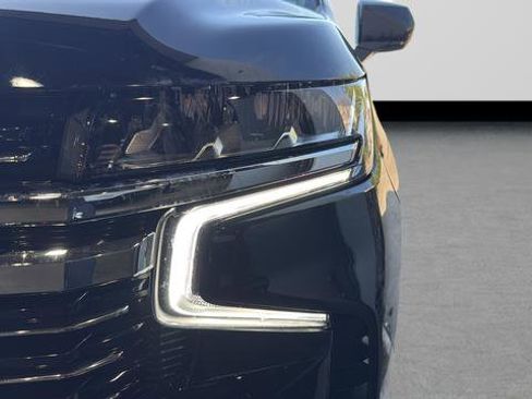 Used 2024 Chevrolet Suburban LT image 31