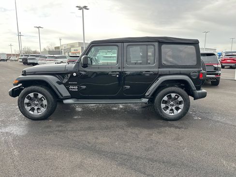 Used 2018 Jeep Wrangler Unlimited Sahara image 8