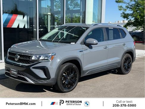 Used 2022 Volkswagen Taos SE FWD image 1