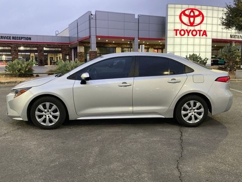 Used 2022 Toyota Corolla LE image 8
