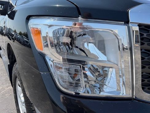 Used 2017 Nissan Titan SV AWD/4WD image 5