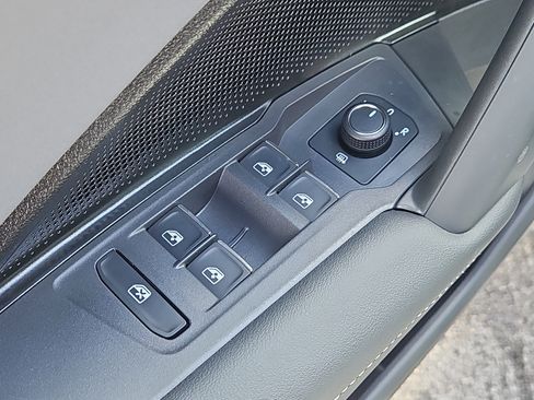 New 2026 Volkswagen Tiguan SE R-Line AWD/4WD image 6
