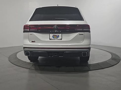 Used 2024 Volkswagen Atlas Peak Edition SEL AWD/4WD image 4