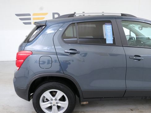 Certified 2022 Chevrolet Trax LT w/ LT Convenience Package image 10