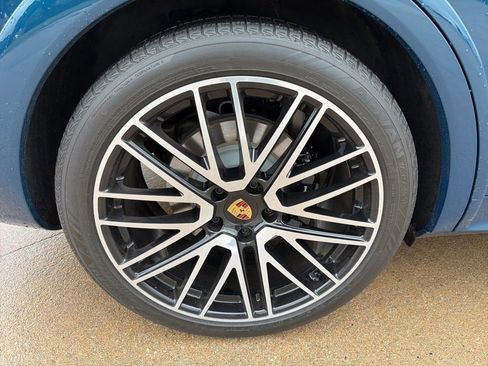 Used 2024 Porsche Cayenne S AWD/4WD image 12