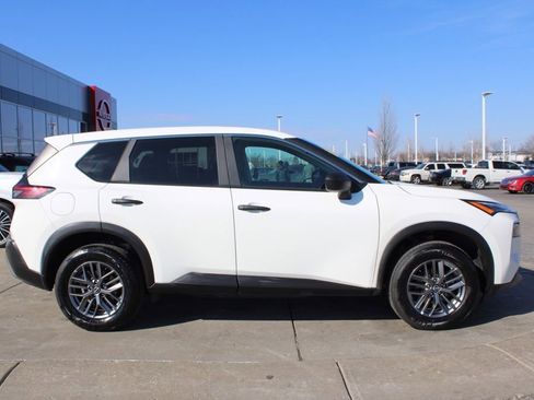 Used 2023 Nissan Rogue S image 6