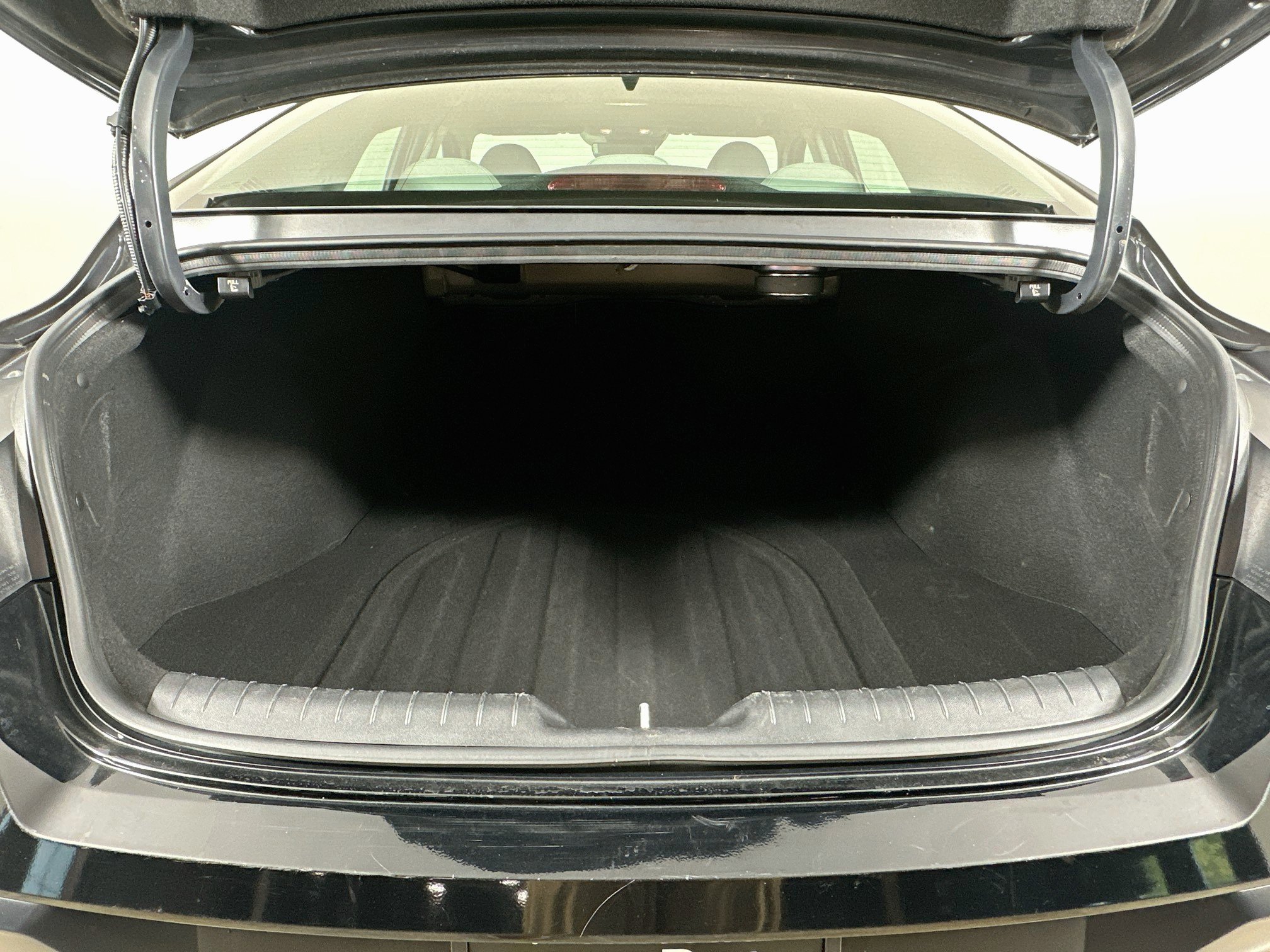 Used 2025 Hyundai Elantra Limited FWD image 29
