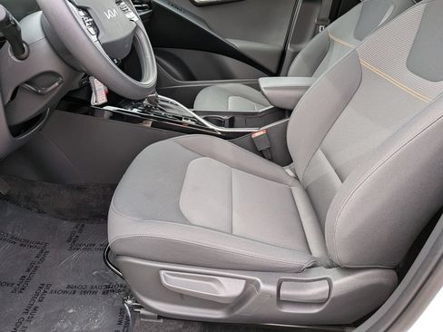 Used 2025 Kia Niro LX FWD image 23
