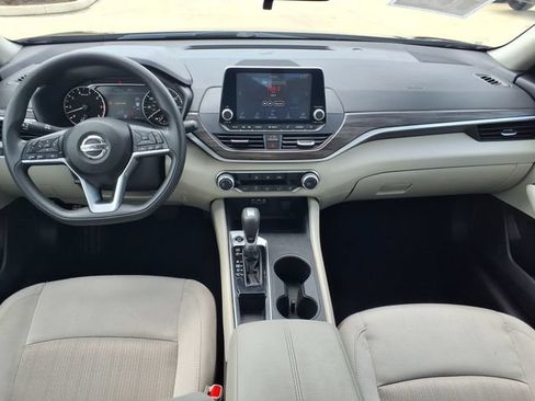 Used 2025 Nissan Altima 2.5 SV FWD image 20